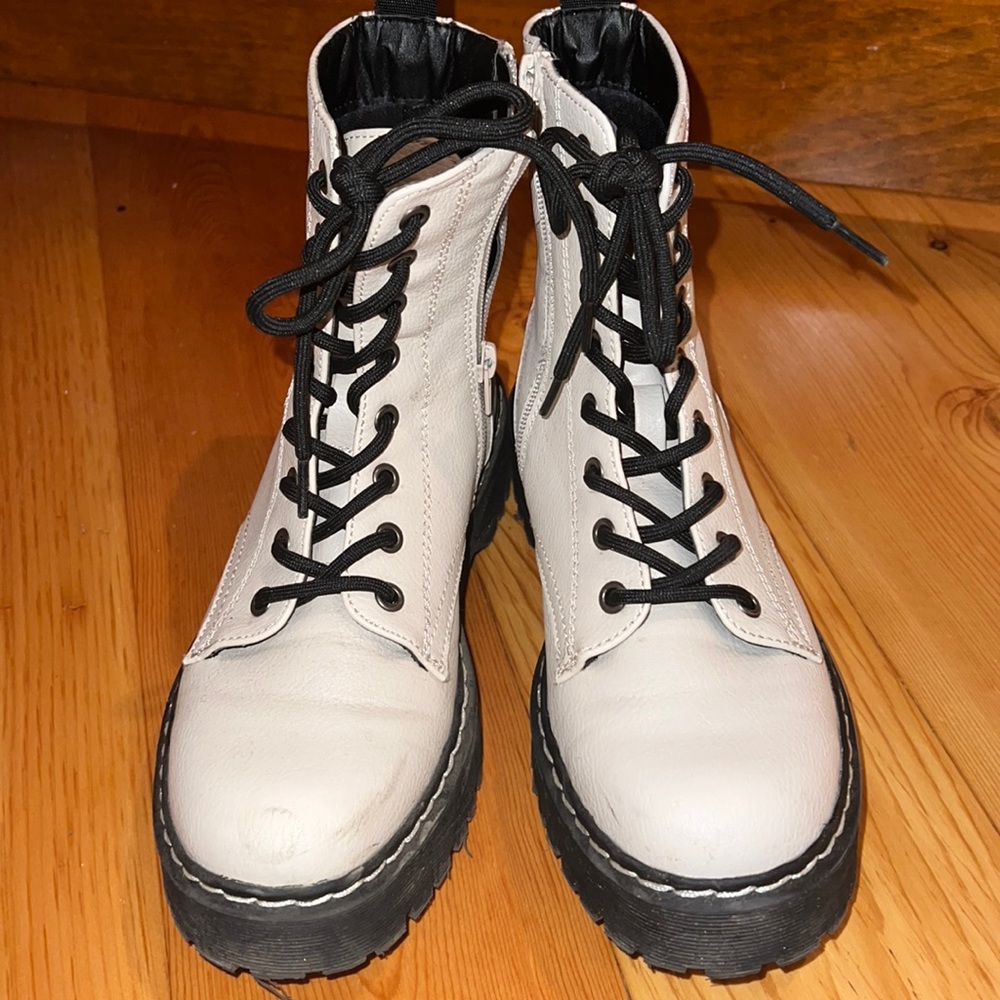 Women Size 6.5 Lace Up Boots worn twice